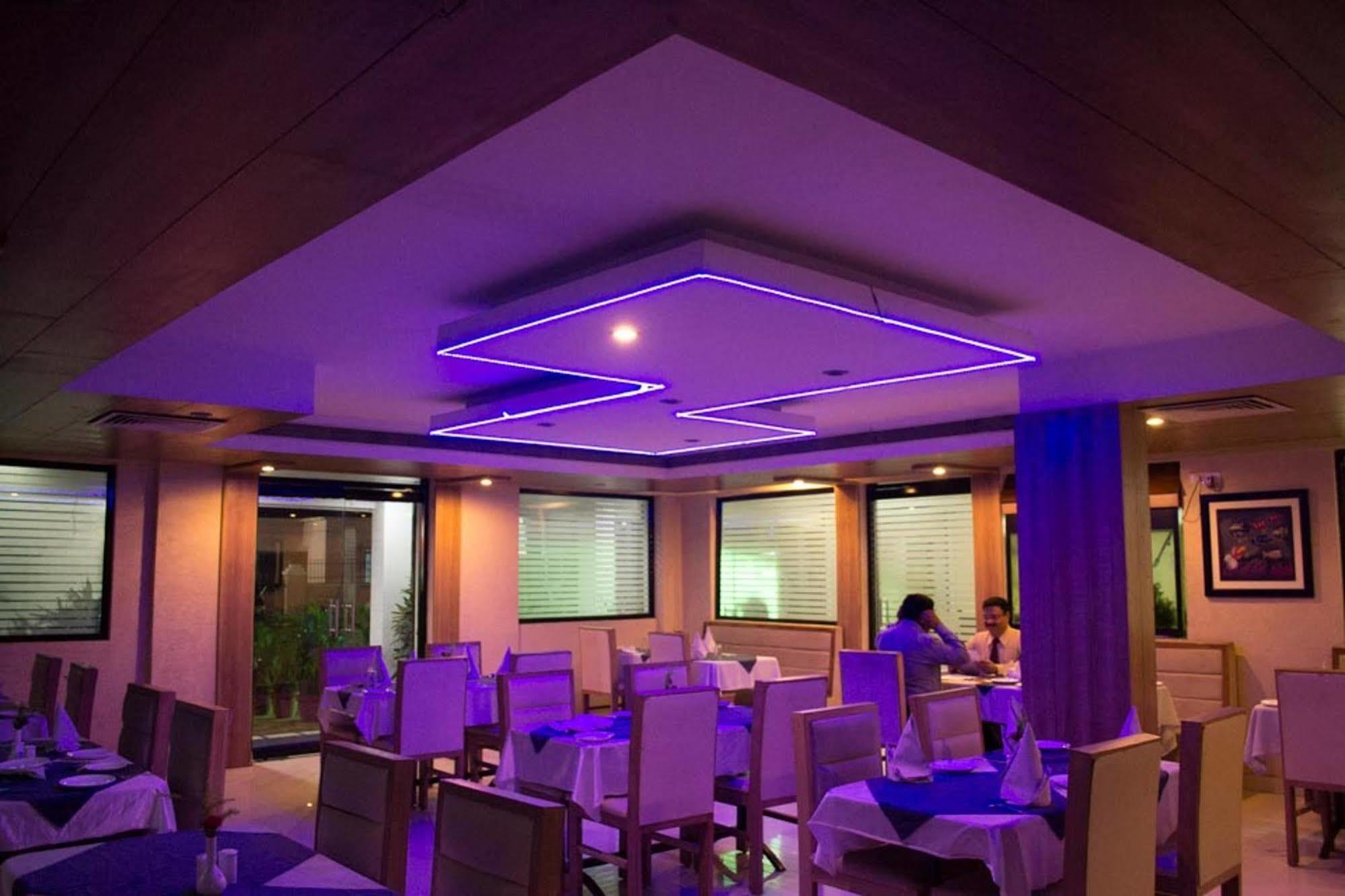 Oyo 1359 Hotel Best Inn Bhubaneswar Zewnętrze zdjęcie