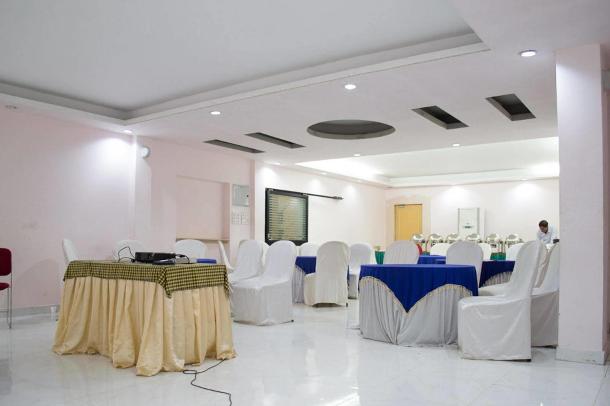 Oyo 1359 Hotel Best Inn Bhubaneswar Zewnętrze zdjęcie